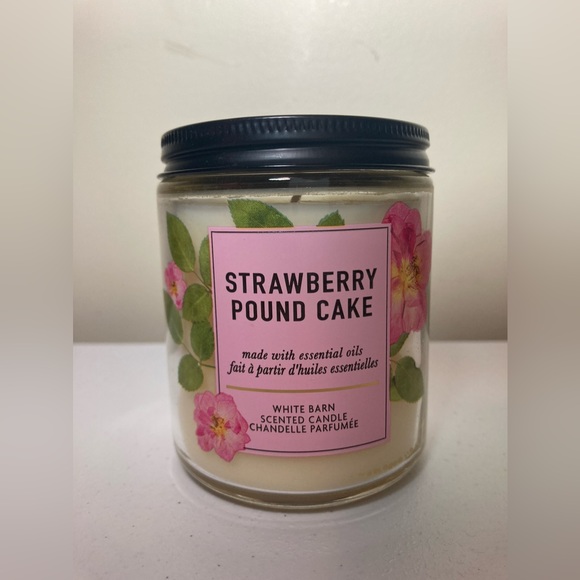 Bath & body works Strawberry pound cake candle 198g - Picture 1 of 4